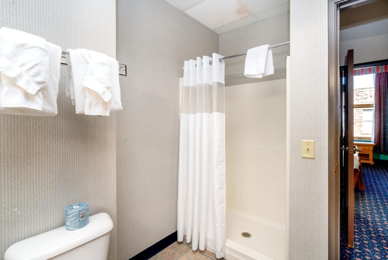The Suites Hotel At Waterfront Plaza 덜루스 외부 사진
