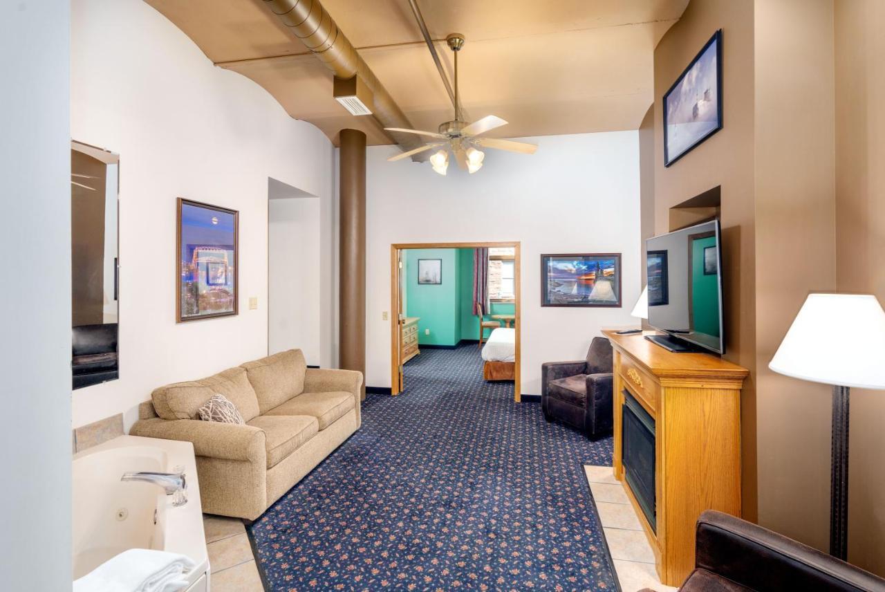 The Suites Hotel At Waterfront Plaza 덜루스 외부 사진