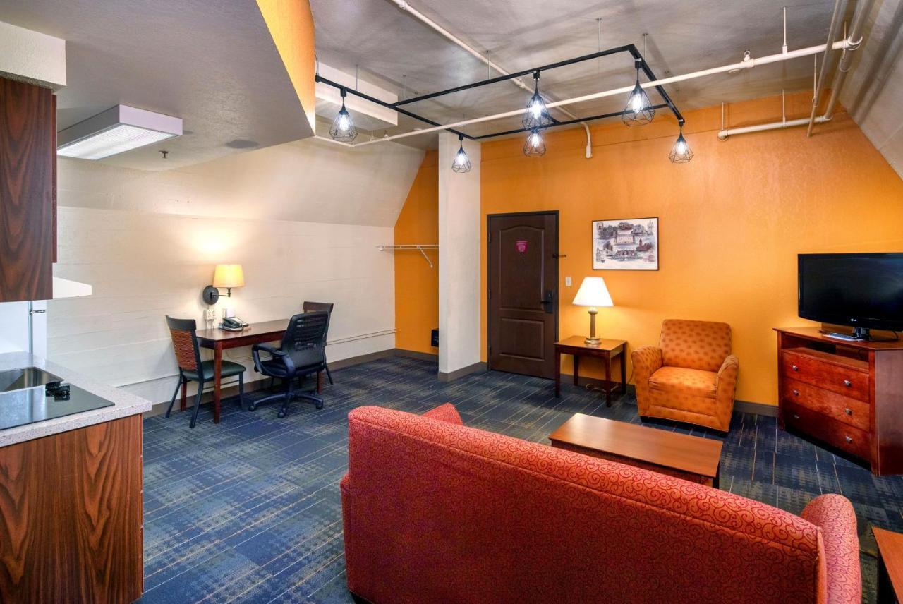 The Suites Hotel At Waterfront Plaza 덜루스 외부 사진