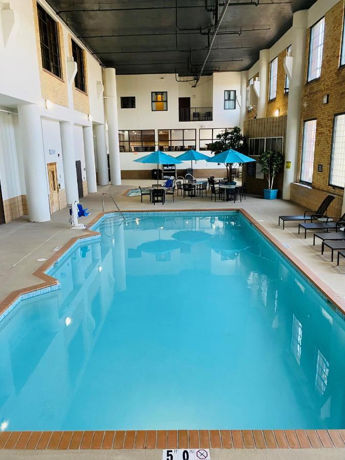 The Suites Hotel At Waterfront Plaza 덜루스 외부 사진