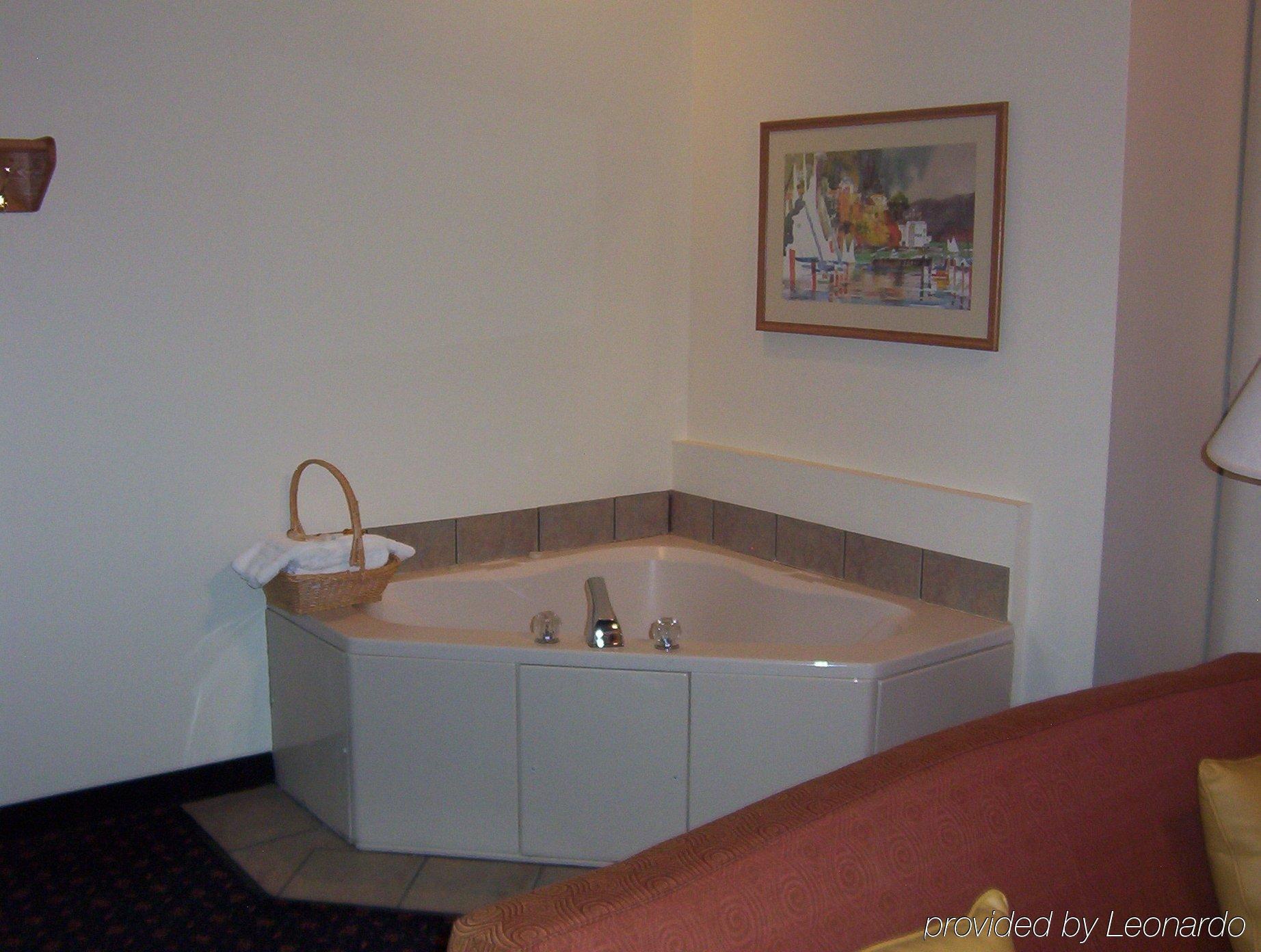 The Suites Hotel At Waterfront Plaza 덜루스 객실 사진