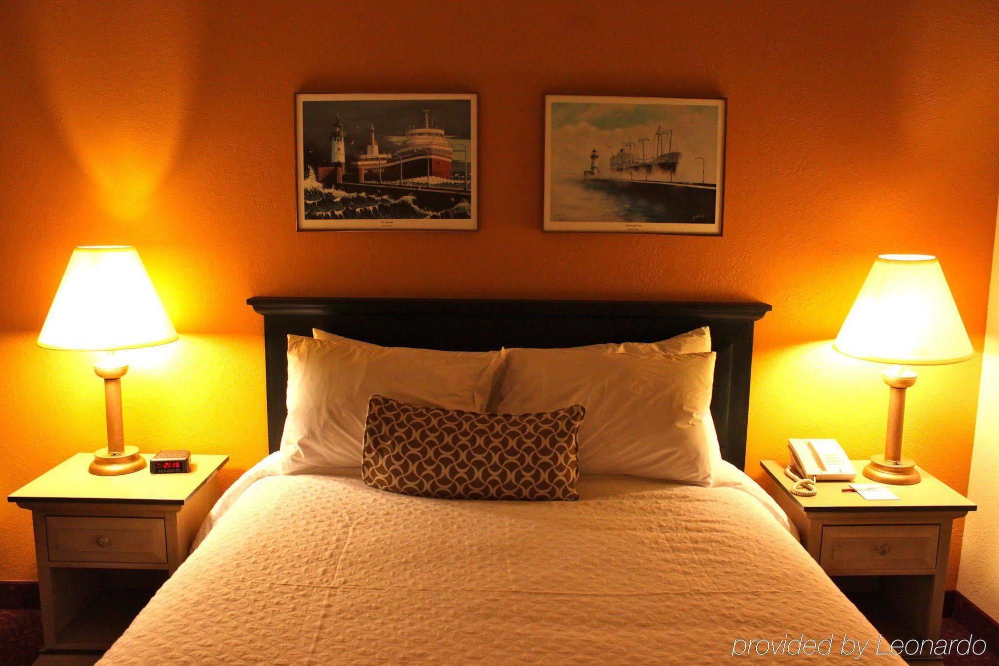 The Suites Hotel At Waterfront Plaza 덜루스 객실 사진