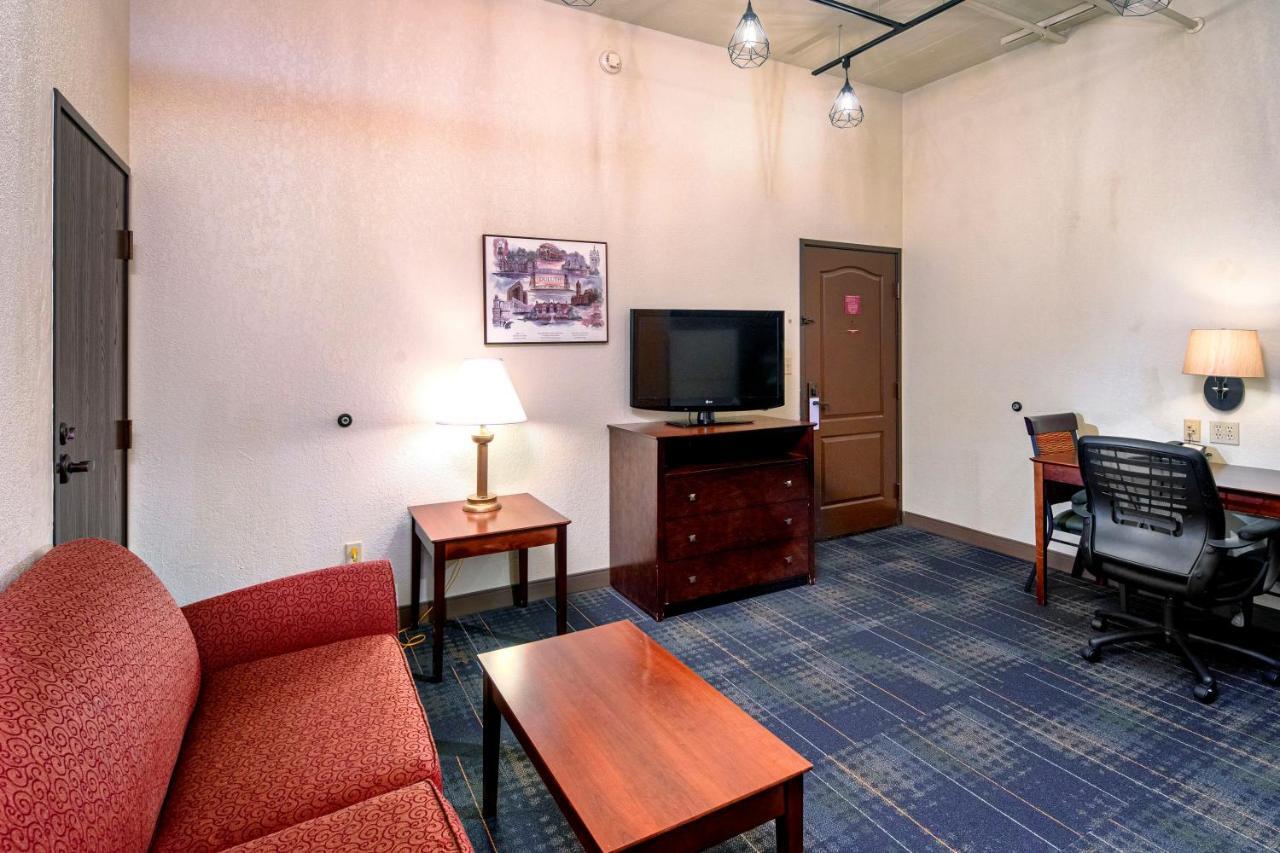 The Suites Hotel At Waterfront Plaza 덜루스 외부 사진