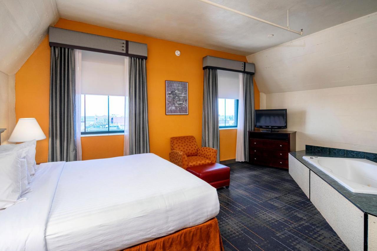 The Suites Hotel At Waterfront Plaza 덜루스 외부 사진