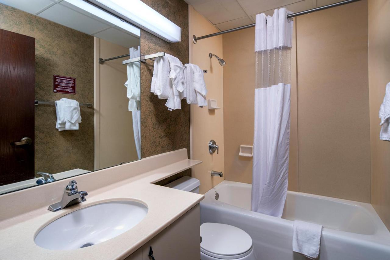 The Suites Hotel At Waterfront Plaza 덜루스 외부 사진