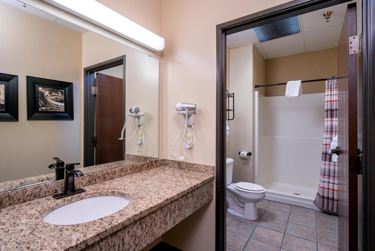 The Suites Hotel At Waterfront Plaza 덜루스 외부 사진