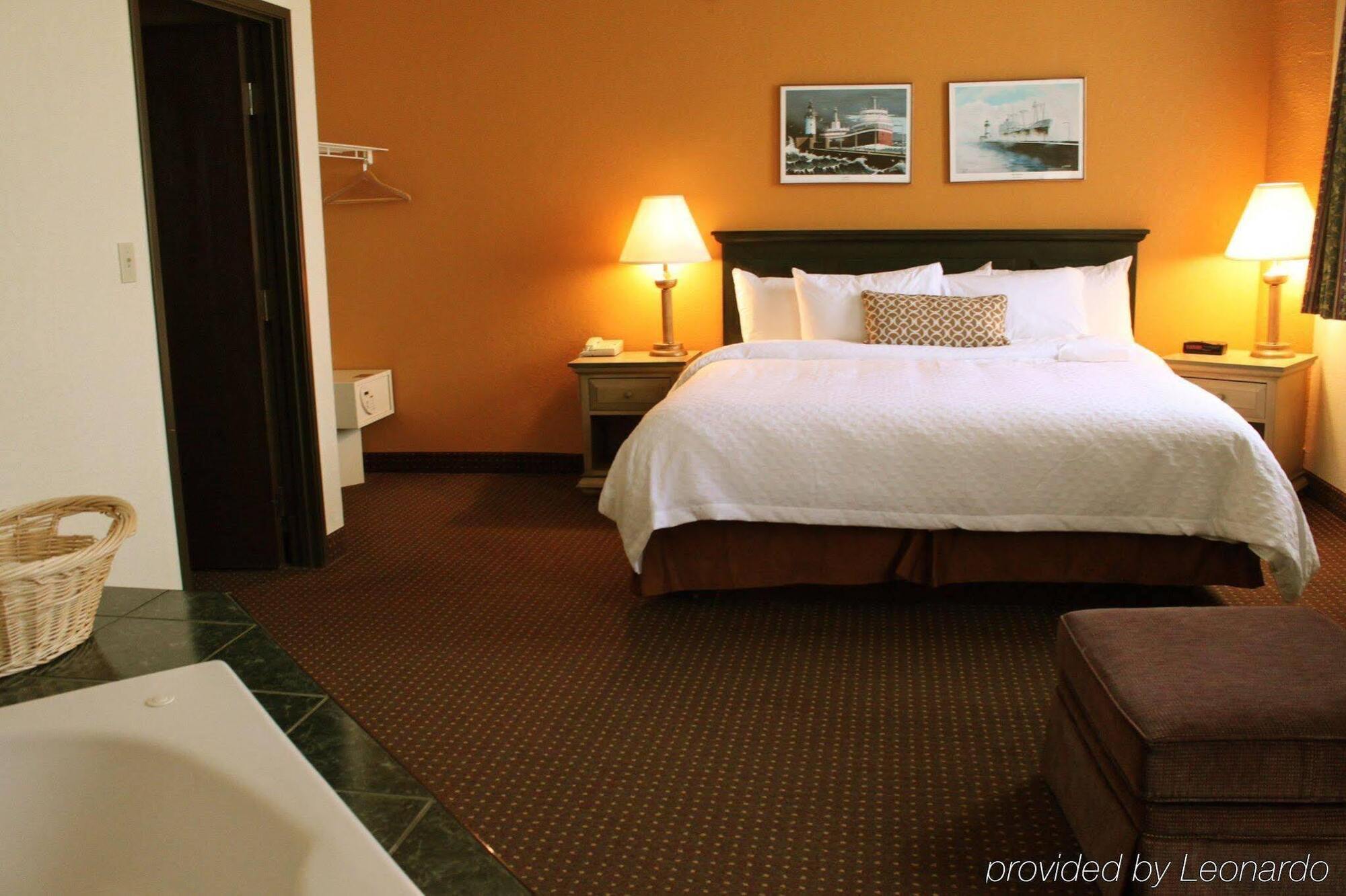 The Suites Hotel At Waterfront Plaza 덜루스 외부 사진